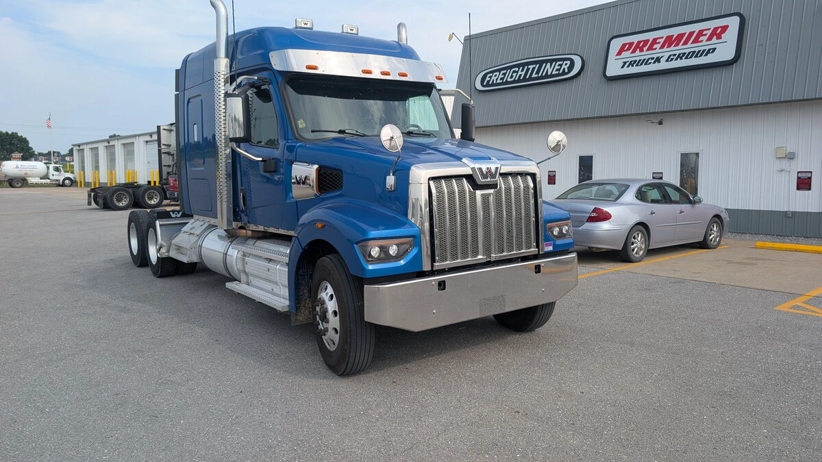 2023 Western Star 49X — photo 3