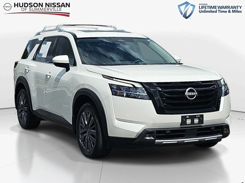 2023 Nissan Pathfinder SL 2WD's photo