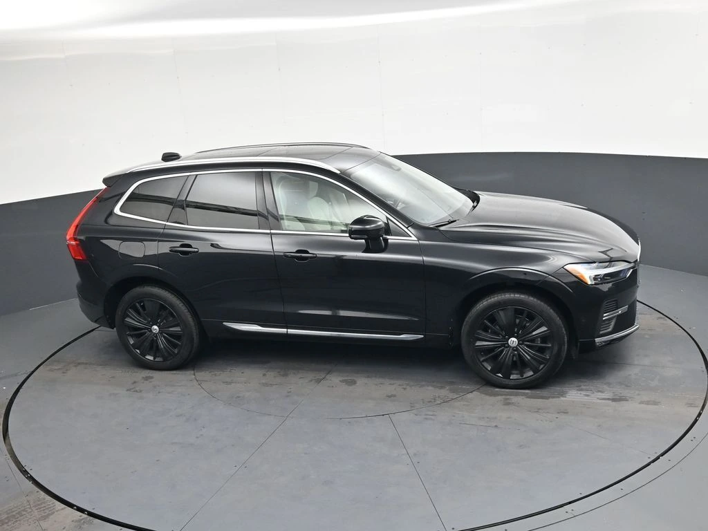 2022 Volvo - image 24