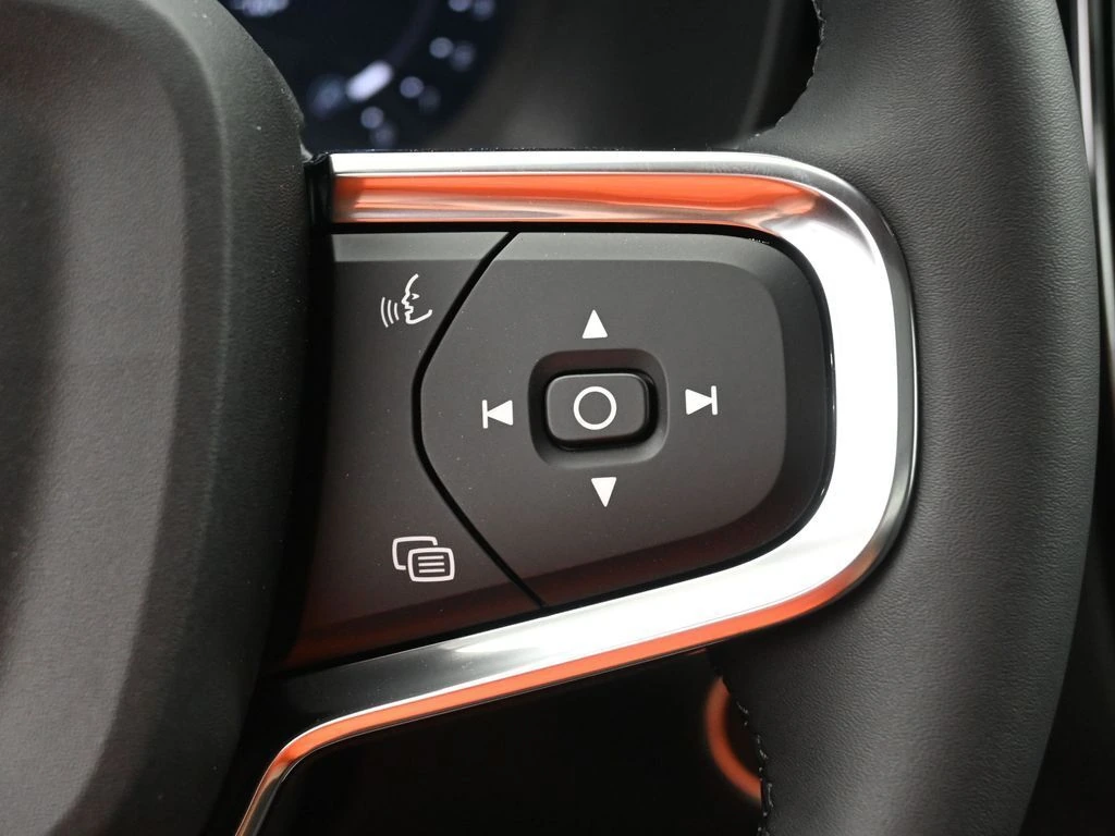 2026 Volvo XC40 Plus - Photo 10