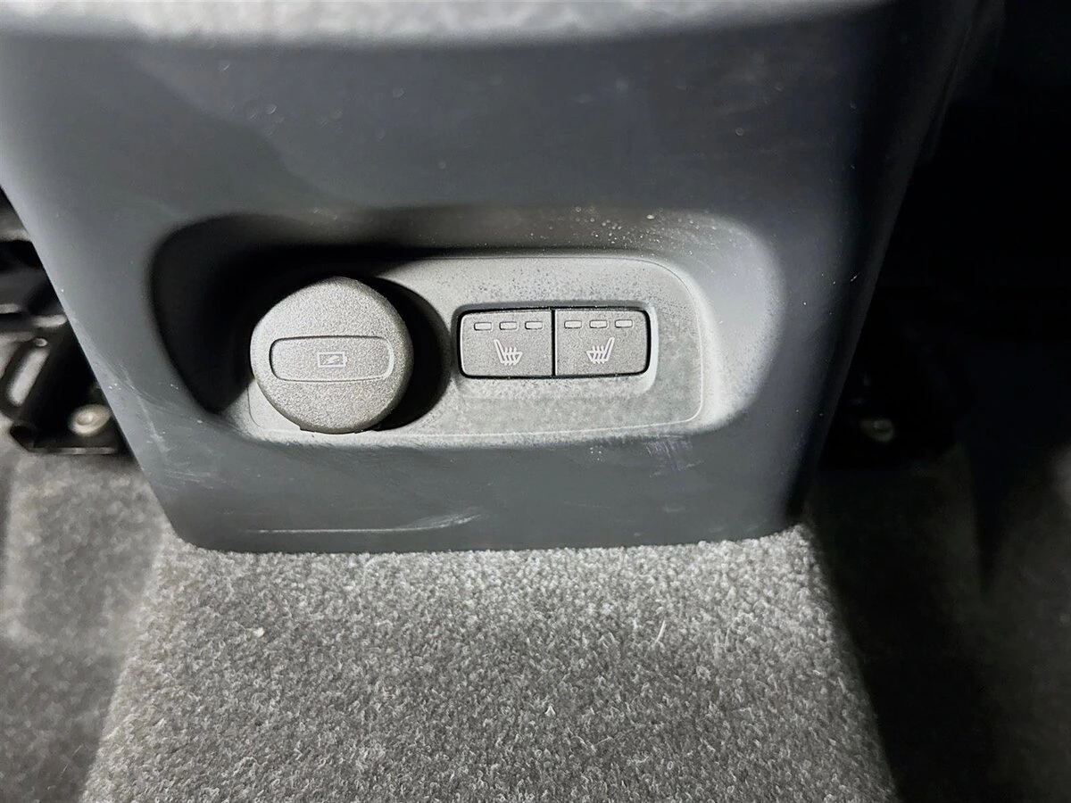 2023 Volvo - image 27