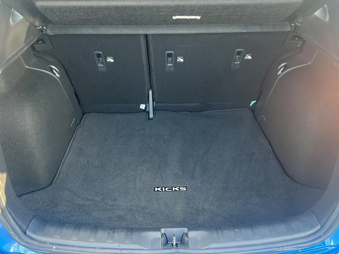 2023 Nissan Kicks SR photo 23