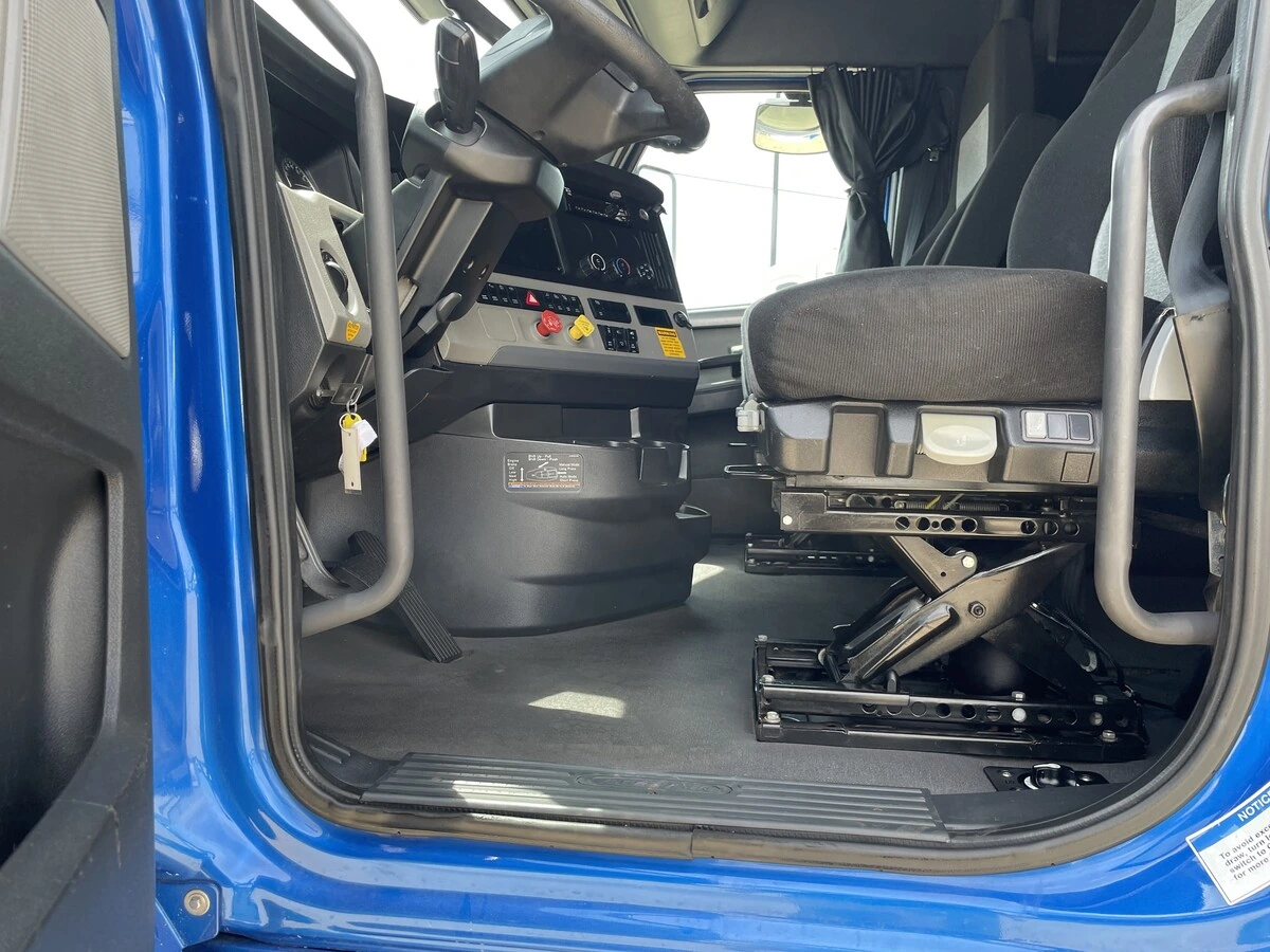 2021 Freightliner Cascadia - image 17