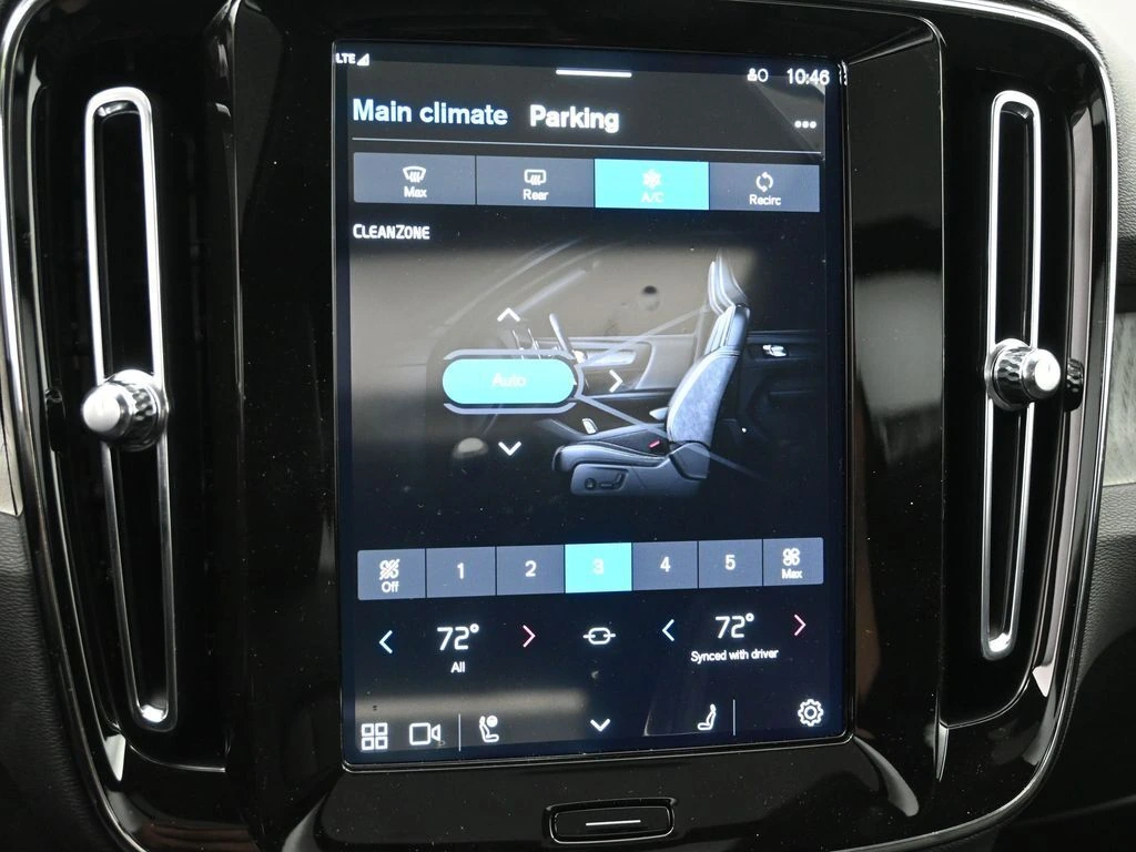 2025 Volvo - image 16