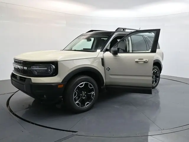 2025 Ford Bronco Sport Outer Banks photo 3