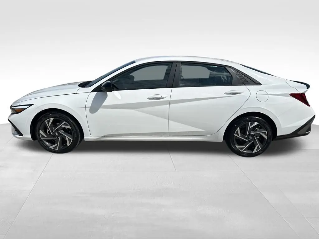2025 Hyundai Elantra SEL Sport photo 9