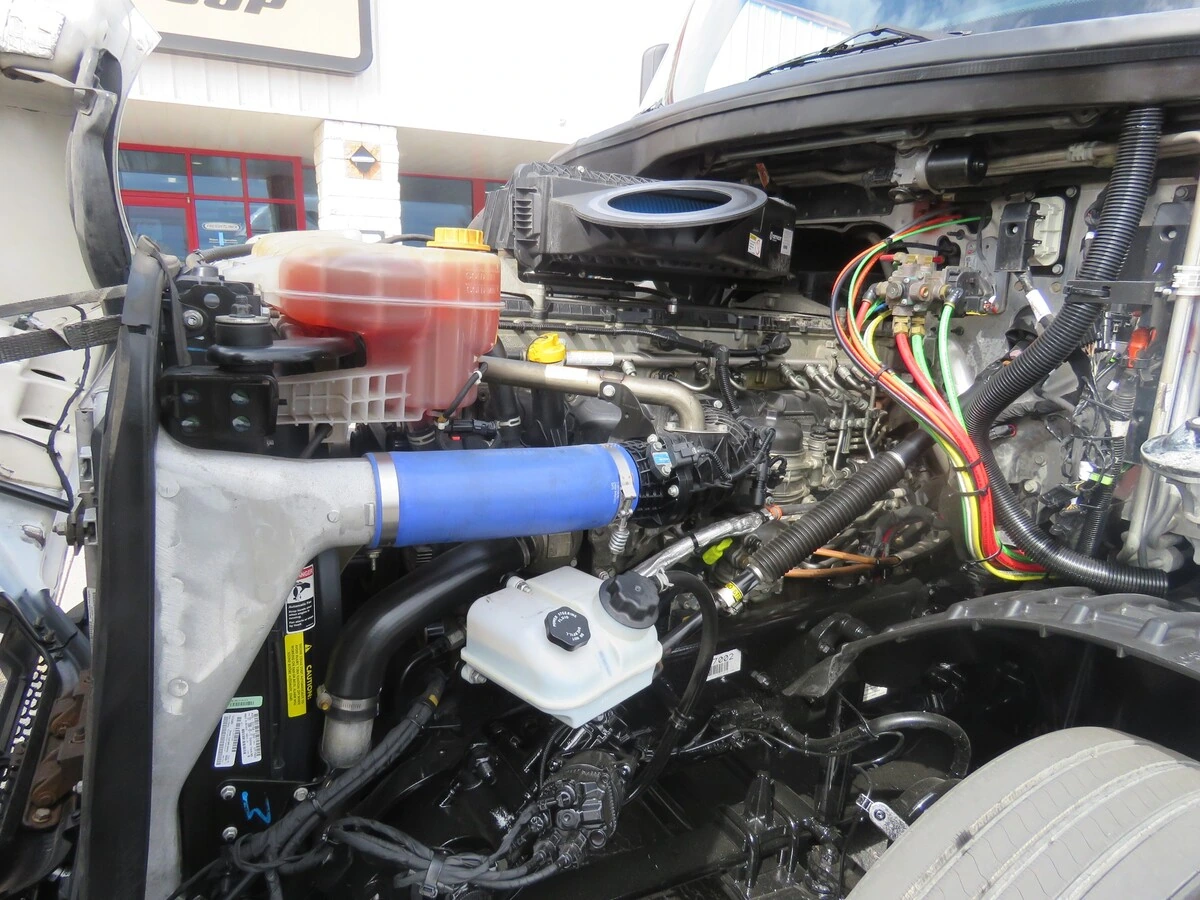 2024 Freightliner Cascadia - image 11