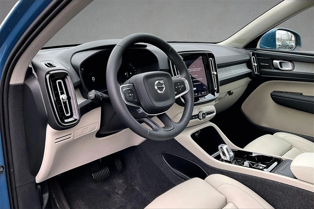 2024 Volvo - image 17