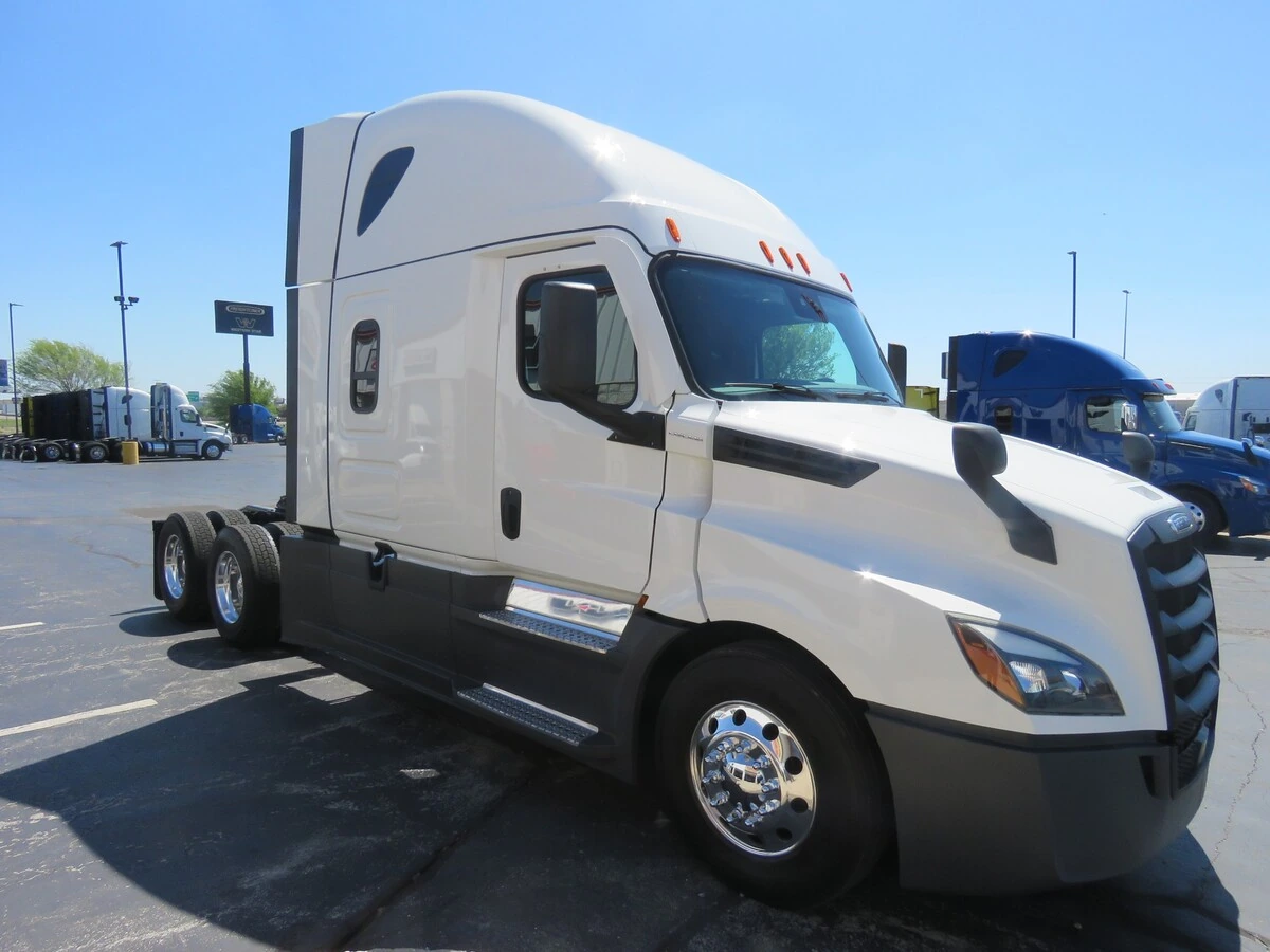 2023 Freightliner Cascadia - image 9