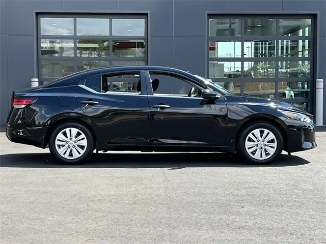 2025 Nissan Sentra S photo 6