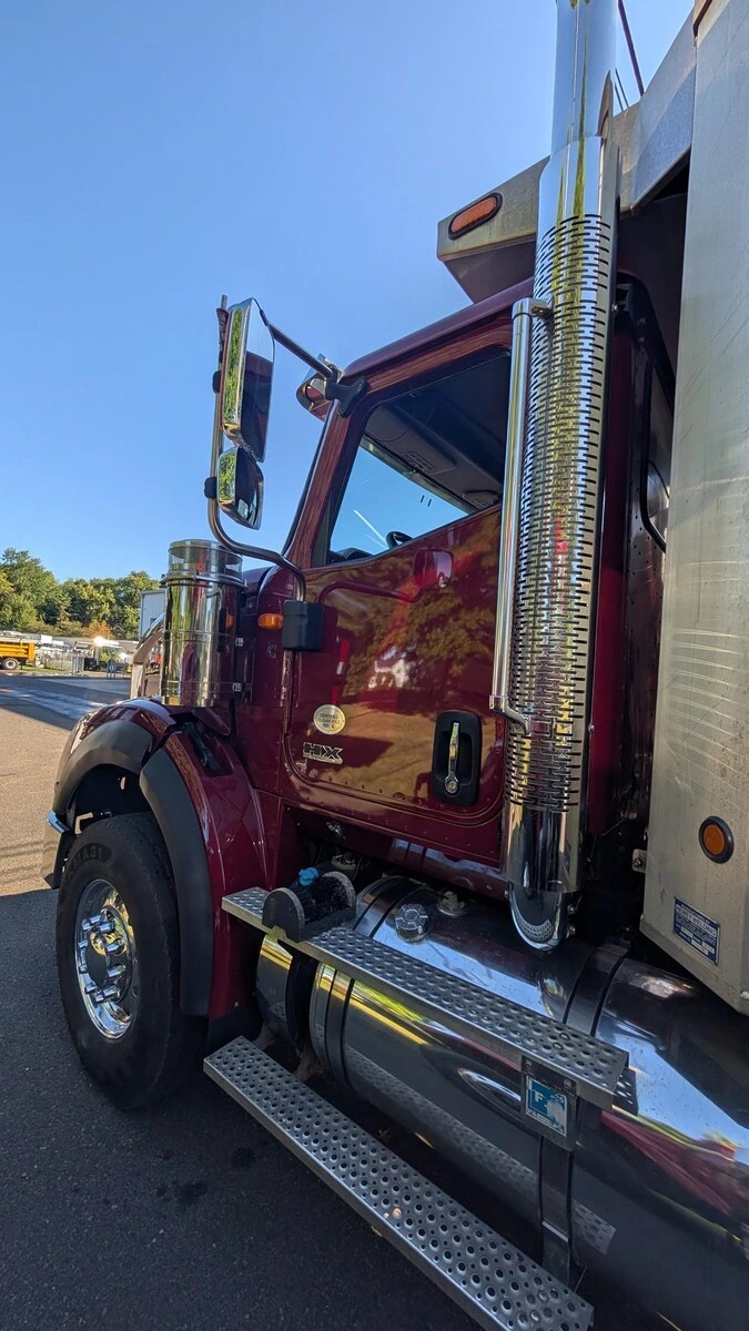 2019 International HX - image 11