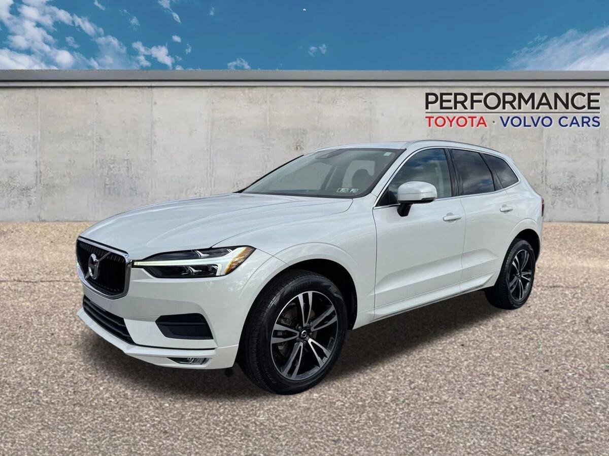 2021 Volvo XC60 Momentum's photo