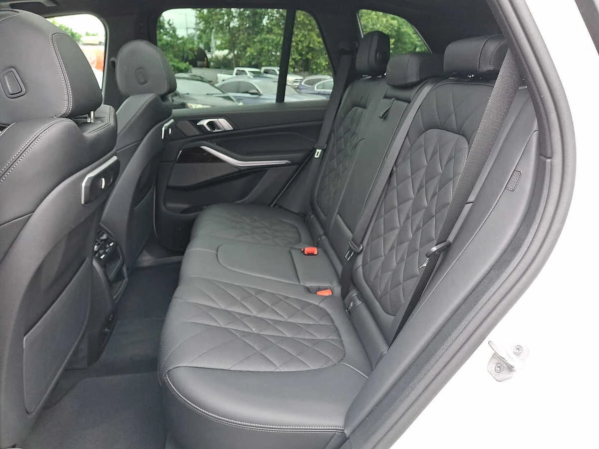 2026 BMW X5 50e - Photo 8