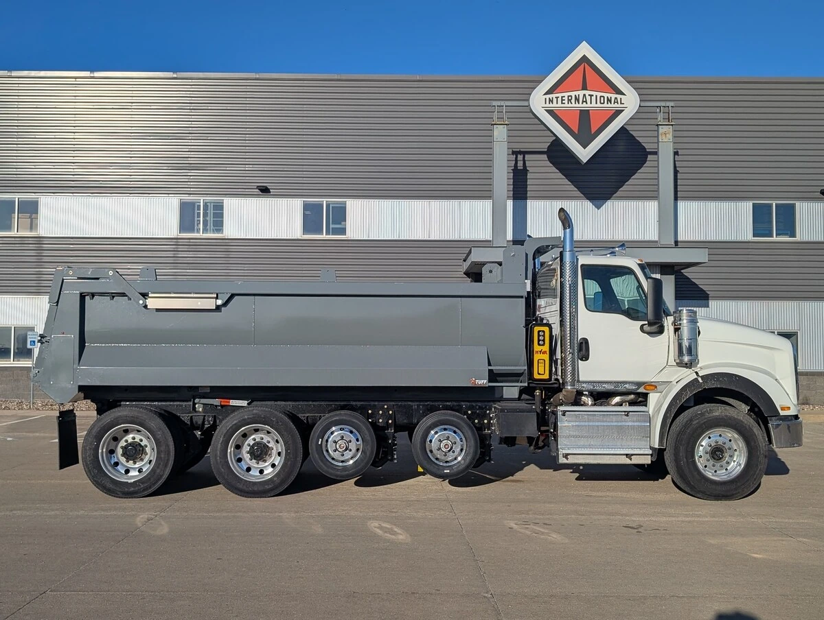 2025 International HX in Cedar Rapids, IA — photo 4