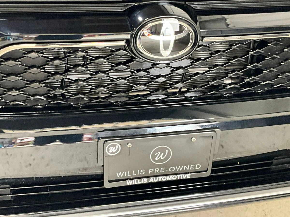 2025 Toyota RAV4 SE - Photo 29