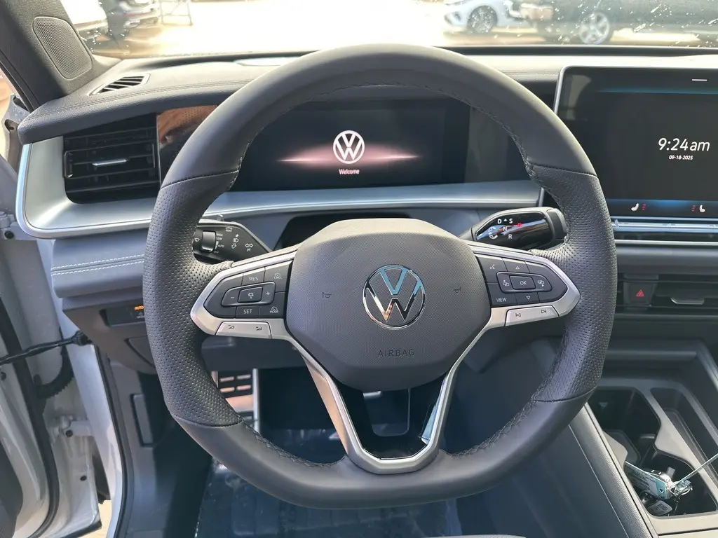 2025 Volkswagen Tiguan SE R-Line Black photo 21