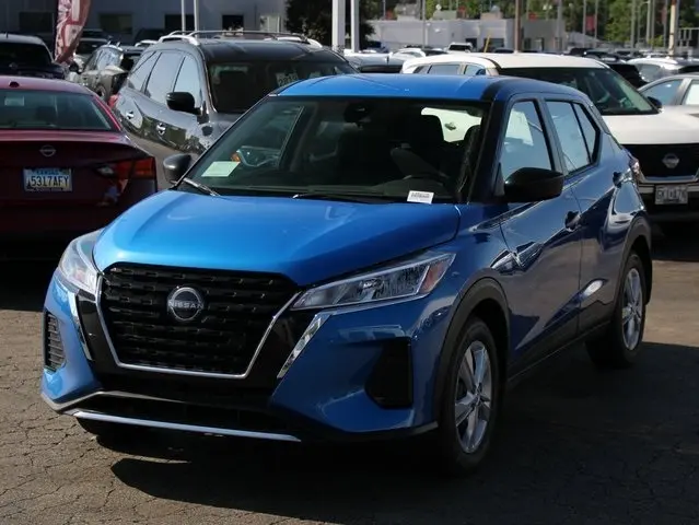 2025 Nissan Kicks Play S photo 6