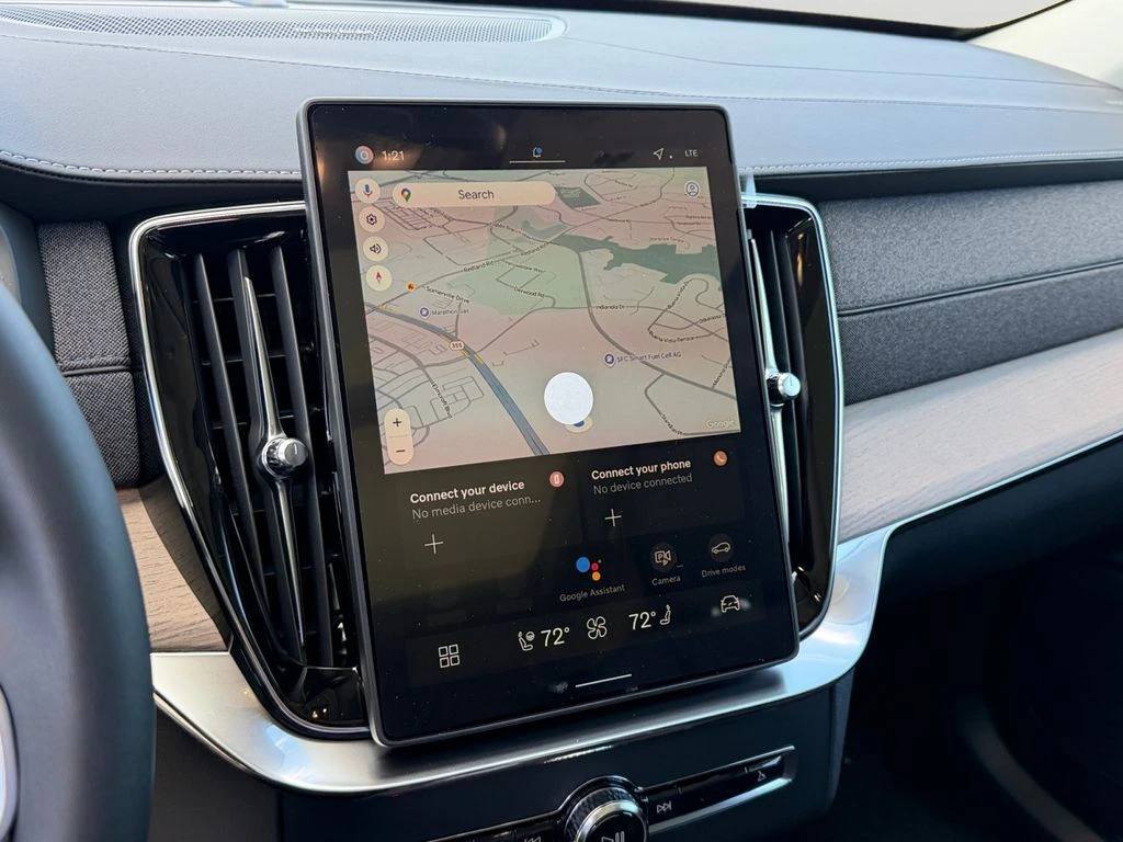 2026 Volvo - image 19