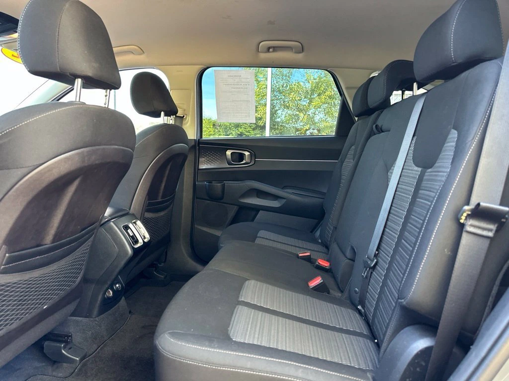 2022 Kia Sorento LX - Photo 32