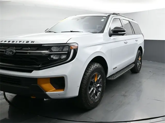 2025 Ford Expedition Base photo 3