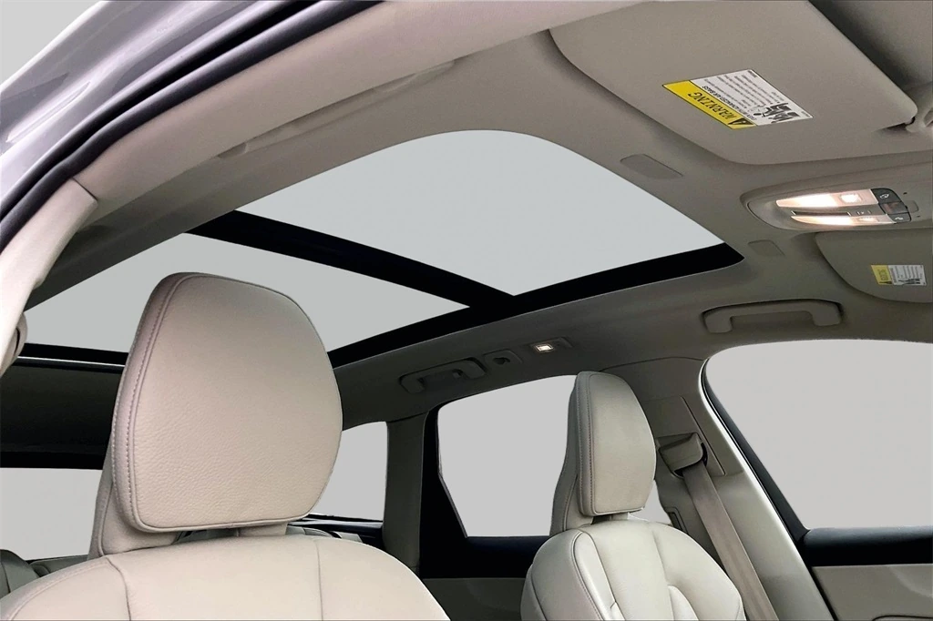 2024 Volvo - image 27