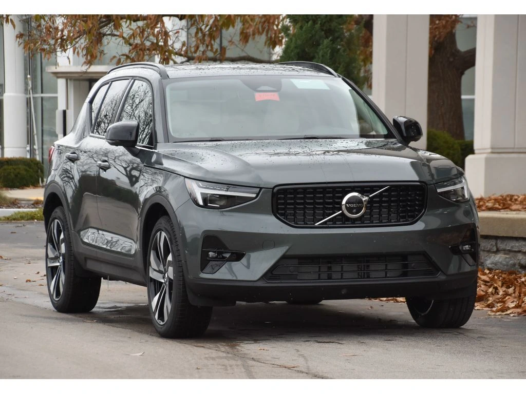 2026 Volvo - image 2