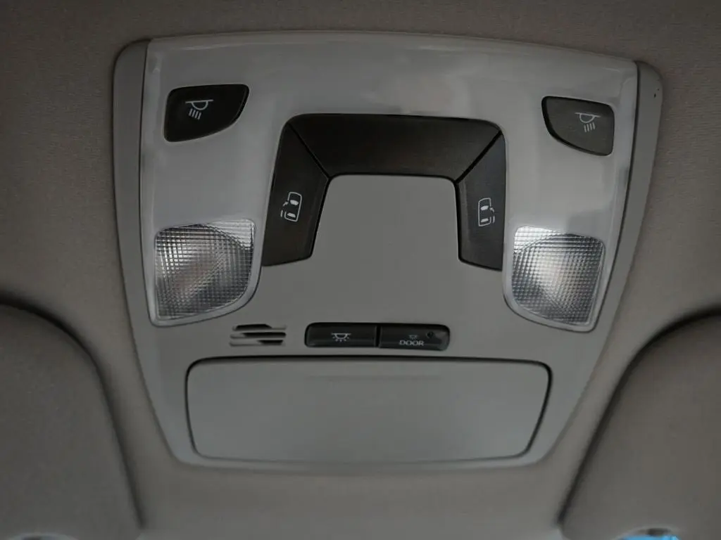 2014 Toyota Sienna LE photo 30