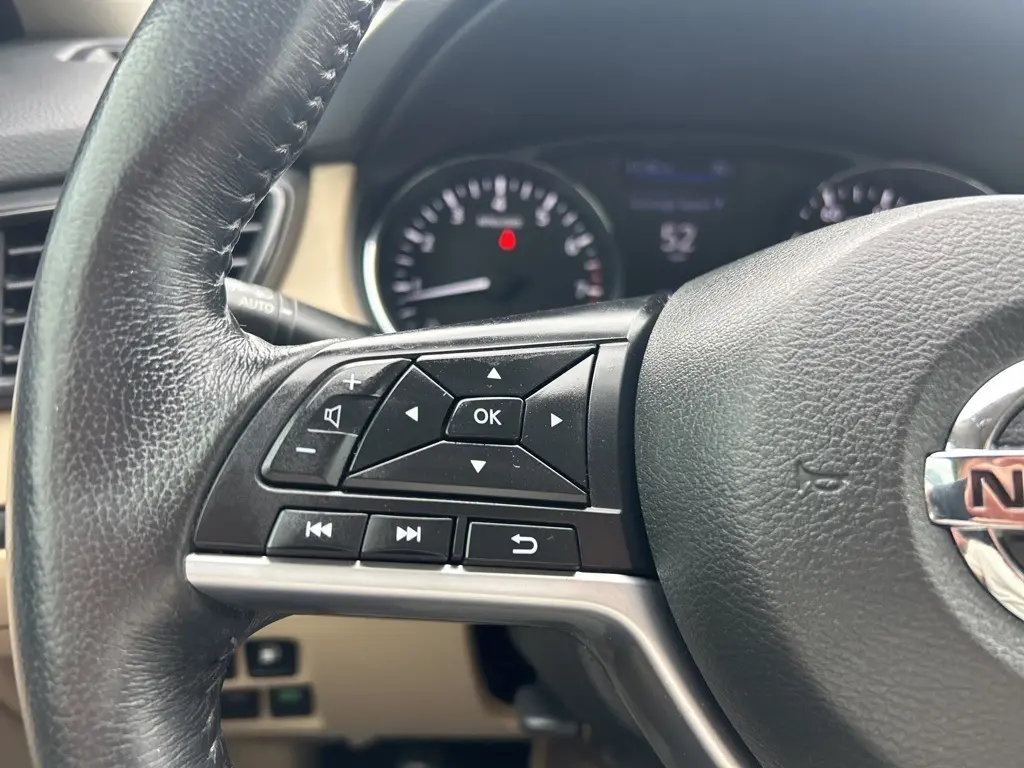 2018 Nissan Rogue SV photo 25