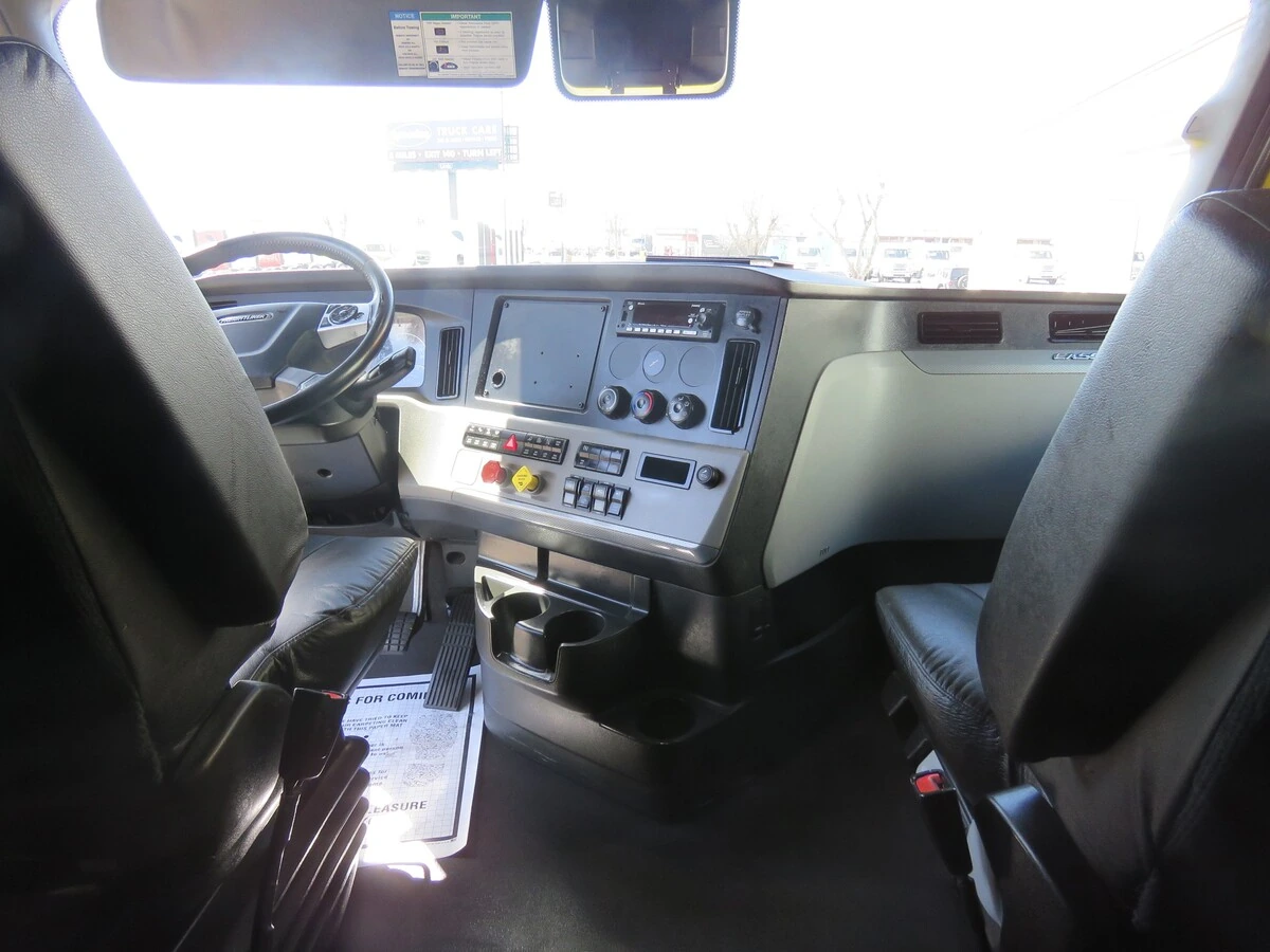 2022 Freightliner Cascadia - image 20