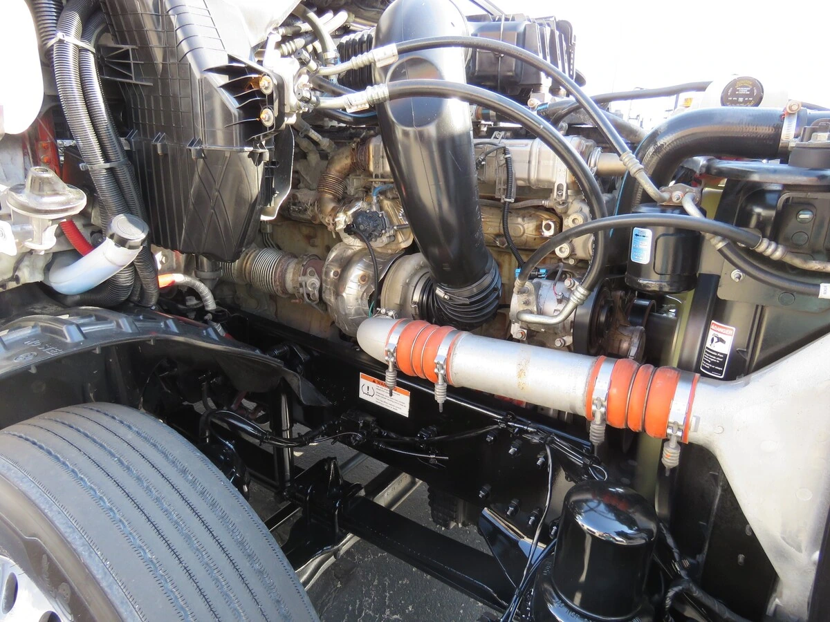 2022 Freightliner Cascadia - image 12