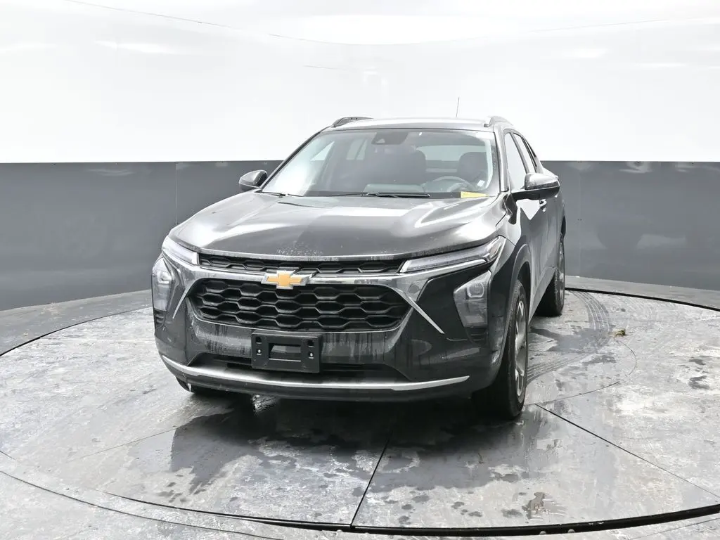 2025 Chevrolet Trax LT photo 4