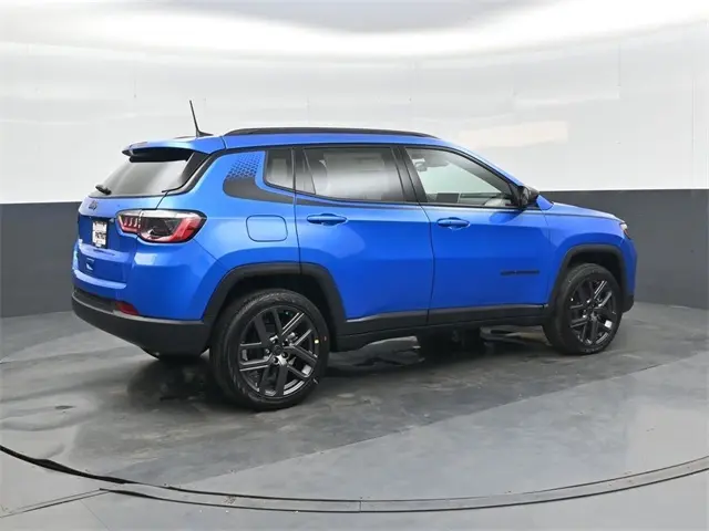 2026 Jeep Compass Latitude photo 3