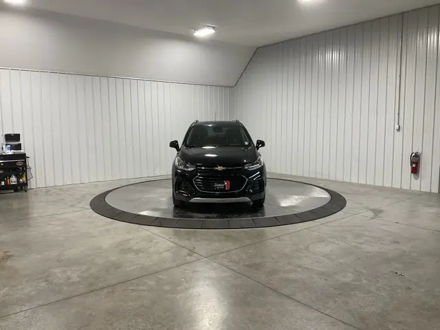 Used 2019 Chevrolet Trax LT with VIN KL7CJPSBXKB745831 for sale in Roanoke, IN