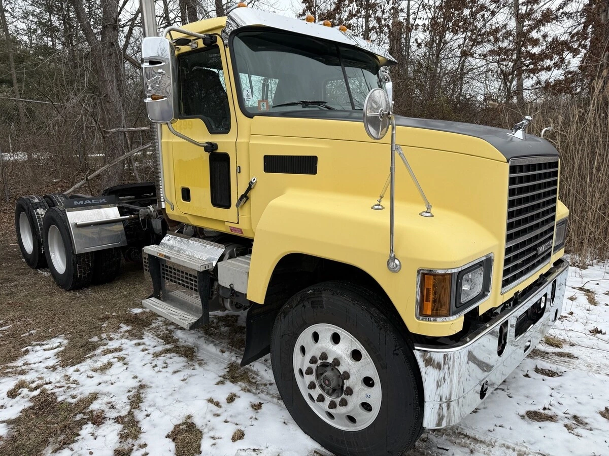 2020 Mack Pinnacle - image 2