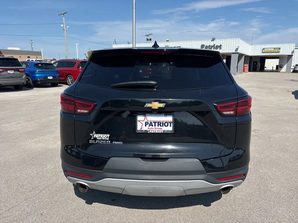 2023 Chevrolet Blazer 2LT photo 2