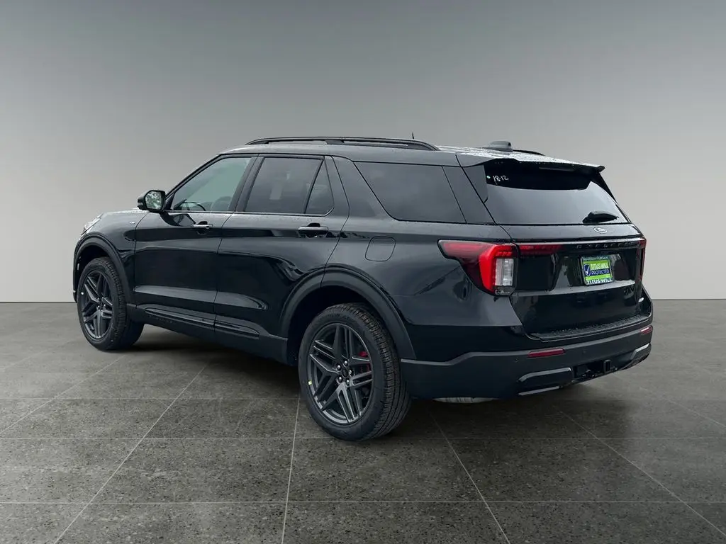2025 Ford Explorer ST-Line photo 3