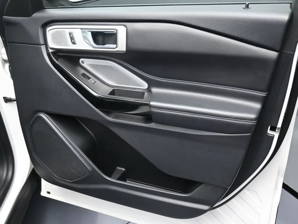 2021 Ford Explorer ST photo 15