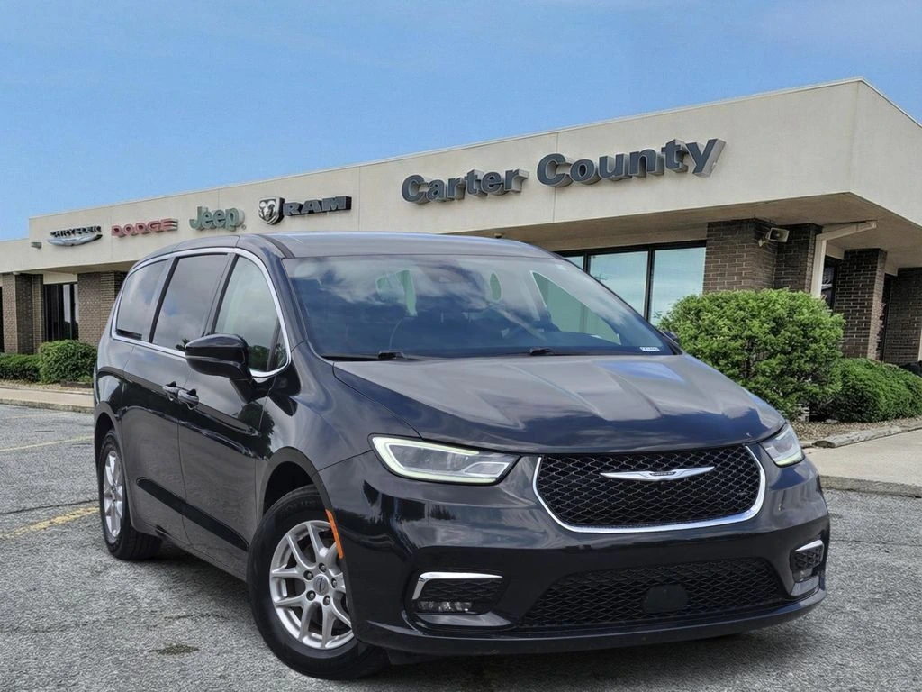 2024 Chrysler Pacifica Touring L's photo