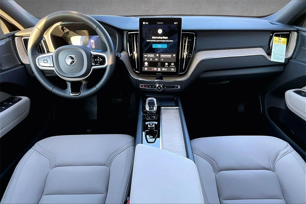 2026 Volvo - image 5