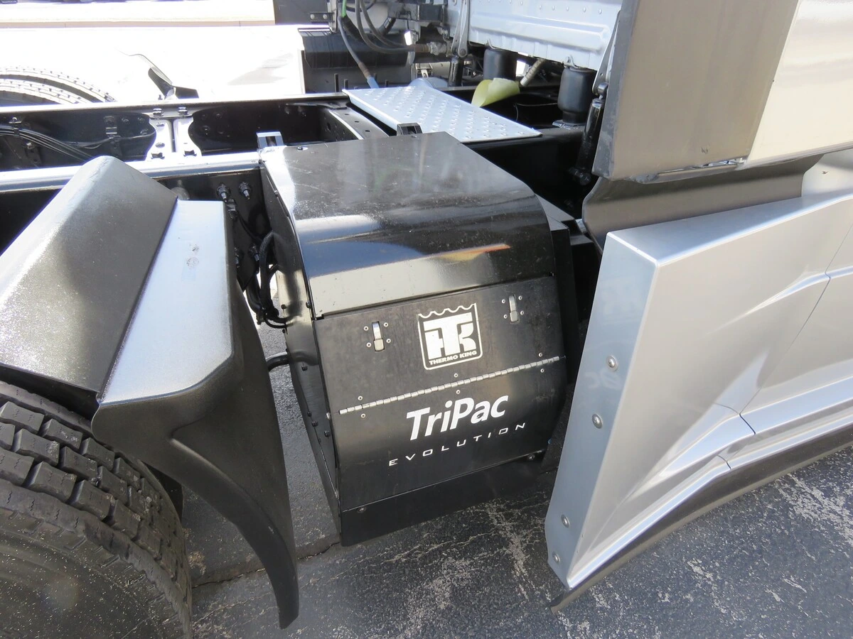 2022 Freightliner Cascadia - image 8