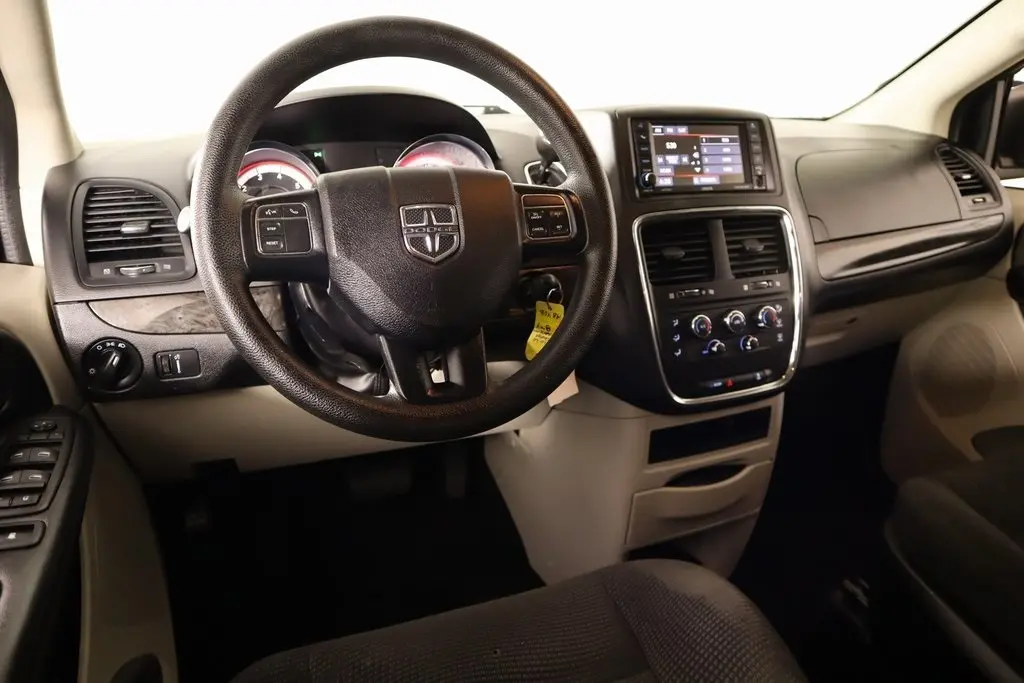 2020 Dodge Grand Caravan SE photo 2