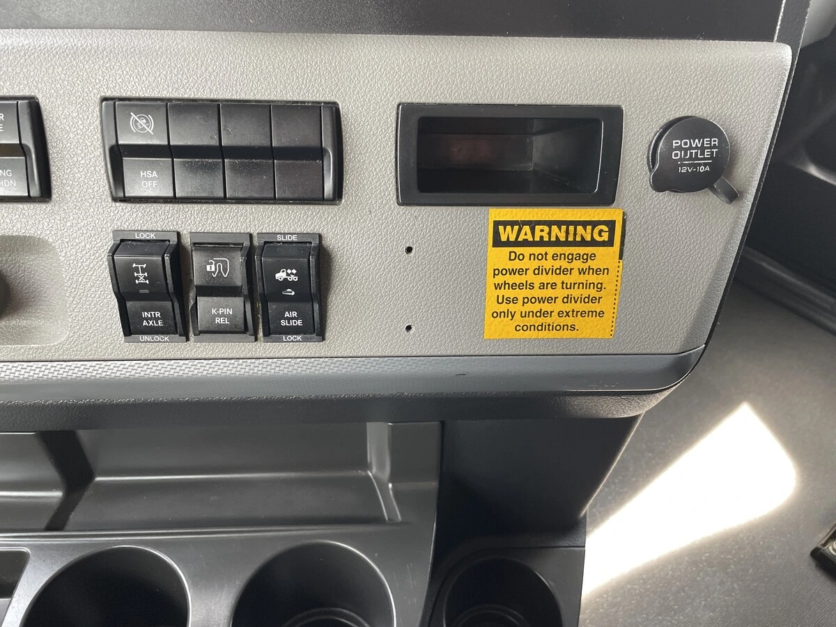 2021 Freightliner Cascadia - image 25