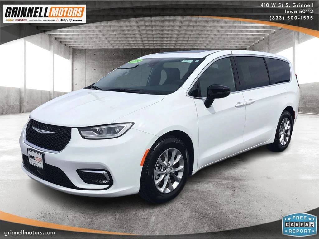 2026 Chrysler Pacifica Limited's photo