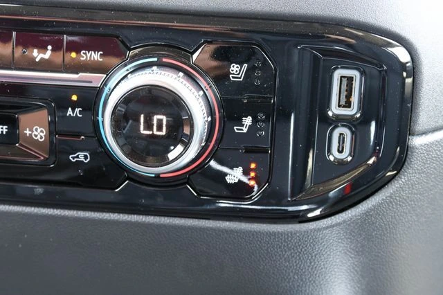 2026 GMC Sierra 1500 SLT - Photo 23