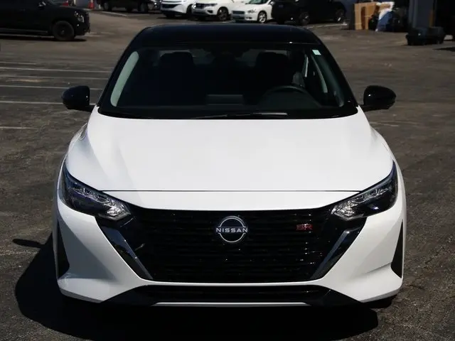 2024 Nissan Sentra SR Premium photo 7