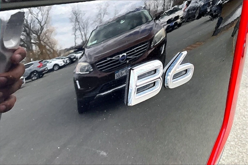 2023 Volvo - image 23