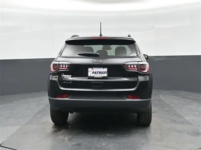 2026 Jeep Compass Latitude photo 3