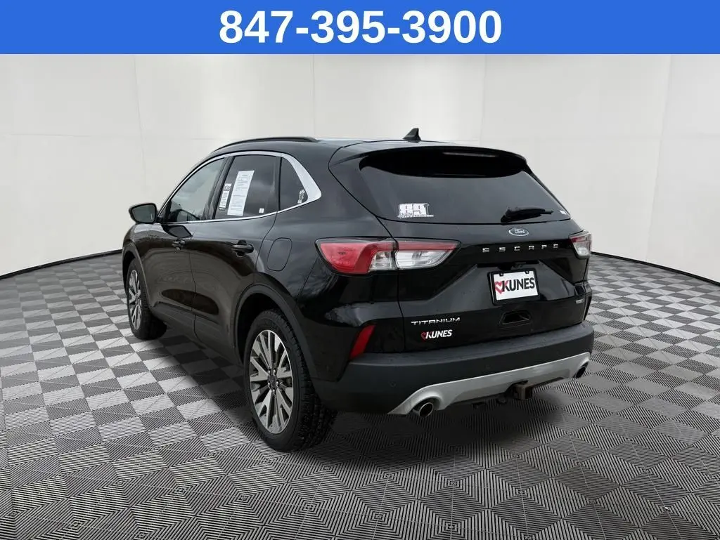 2020 Ford Escape Titanium photo 3