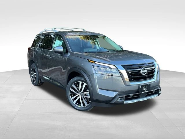 2025 Nissan Pathfinder Platinum's photo