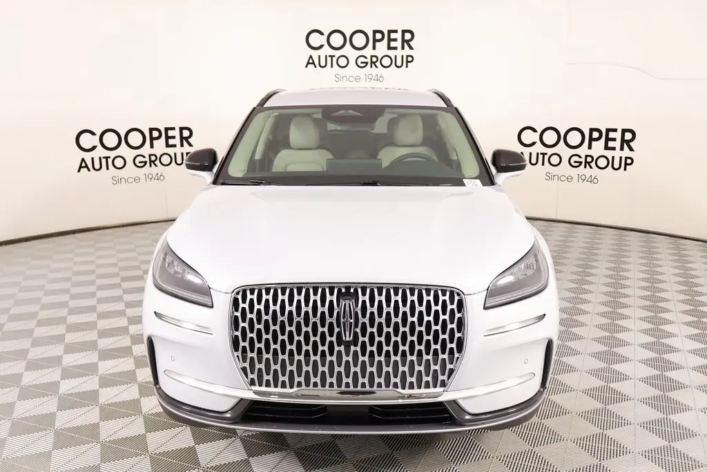 2026 Lincoln Corsair Premiere photo 2